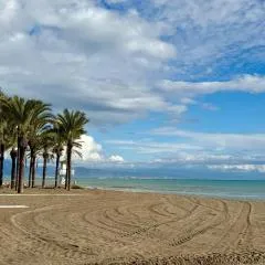 Terraza y vistas en Carihuela Erisa 2 a 100 metros de la playa