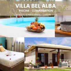 VILLA BEL ALBA Piscine et vue partiel mer