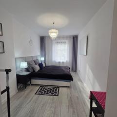 Apartament z kominkiem RetroGlam