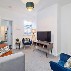 Nursery House by Truestays - 3 Bedroom House in Stoke-on-Trent