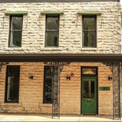 151 Spring Downtown Eureka Springs Suite E