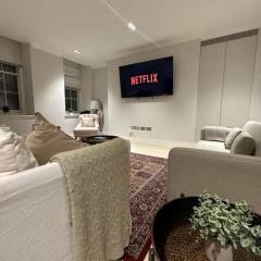 SG, Chic Covent Garden Apartment
