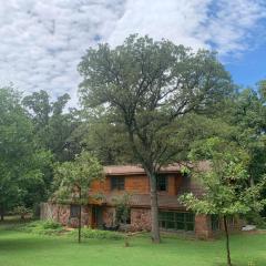 The Gate House Cozy Christmas Cabin In Edmond