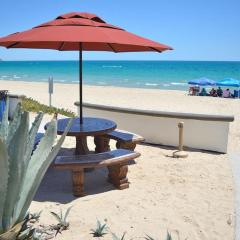 Great for Families 5 Bedroom on Sandy Beach