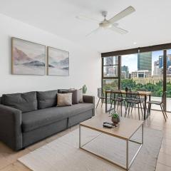 Million Dollar Views and Best Location! Walk to CBD!