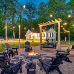 NEW! Shenandoah family & dog friendly cabin - 5 min walk river with private river access, BBQ, playground, fire pit