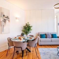 Bright Flat few steps to Aliados Av by LovelyStay