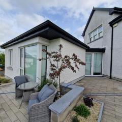 Castletroy Retreat 1 bedroom apartment with addition of single bed to living room