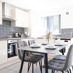 Contemporary 3 Bedroom Home with Garden & Parking