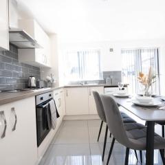 Contemporary 3 Bedroom Home with Garden & Parking