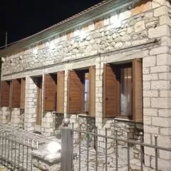 Αρχωντικα στην Τρiχονιδα