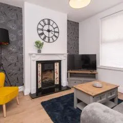 Modern 3 Bedroom Home in Central Rugby w Parking