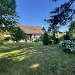 Grande maison avec jardin près de Tours - FR-1-381-620