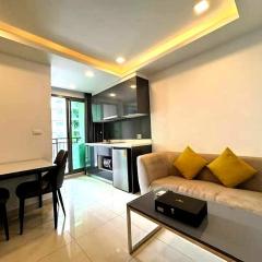 Modern 1-Bedroom Condo with Pool View Arcadia Beach Continental Pattaya