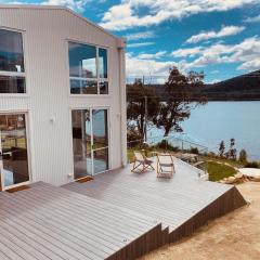 Tides - Architecturally-designed holiday home