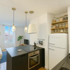 Élégant cocon avec balcon à deux pas des vagues