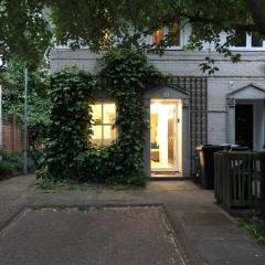 Lovely Townhouse with Garden and Parking in Camden Central London