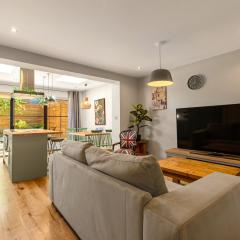 Stylish 3BR Home by Clapham Common with Parking