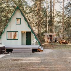 Cabin 54 - A Nostalgic and Rustic Mountain Retreat