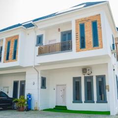 Lekki 3 Bedrooms Furnished Home Ensuite Stylish & Comfortable