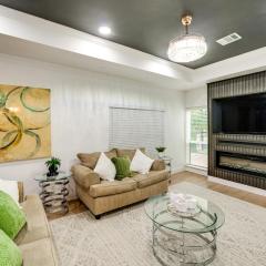 5 Mi to Dtwn Dallas Home with Patio and Fire Pit!