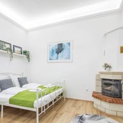 Central - Large and Comfy