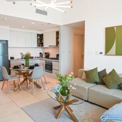 Luxurious 1BR High Floor Skyline View Downtown