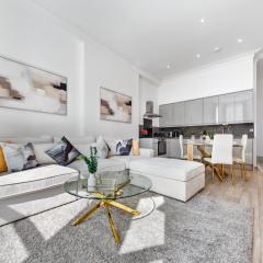 Minimalist Luxe 2BR Designer Retreat in Prime Kensington for 6 Next to Station Harrods