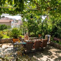 Apartments Gordan with garden, 3 min walk to the beach