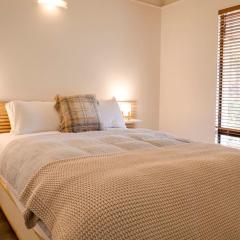 Quindy Beach Cottage Just Steps to the Bay