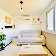 À 1 voie piétonne de la plage, du centre et du port pour 1 à 4 personnes