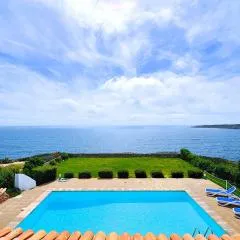 VILLA HELIOS Villa en Cala Pi con vistas despejadas