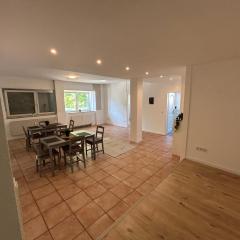 sehr schönes, großes und möbliertes Apartment