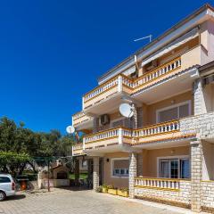 2 Bedroom Cozy Apartment In Rab
