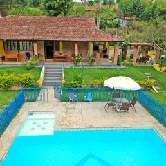 Sítio com piscina e lago