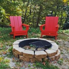 Charming Cabin Stay With Grill, Firepit & Hot Tub