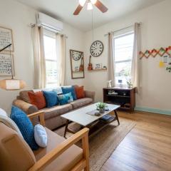 Breezy 1BR Retreat Walk to UofA and Spring Fun