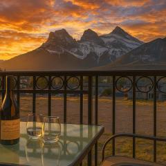 Luxury 3B Mountain Views- Pool & Hot Tub -Sleeps 10