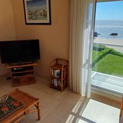 Spacieux Appartement T3 avec Terrasse Ensoleillée et Parking - FR-1-494-211