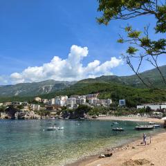 Azure Horizon Pržno