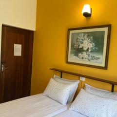 Cosy Central Colombo Suite