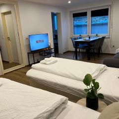 FÜR 3 - Boxspringbetten, Smart TV, Parkplatz, Stadion Nähe