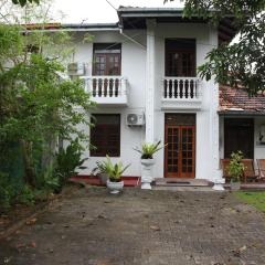Charles Villa Rawathawatta