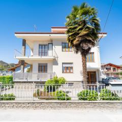 Elegante Appartamento con Terrazzo - Parcheggio Gratuito Privato & Wifi