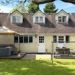 Rural Lodge stay In Windsor! Hot Tub! Sleeps 20