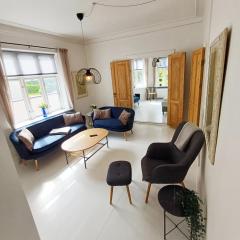 Lux Bourgeois Apartment with free parking