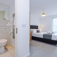 Stylish Two Bedroom City Apartment with Balcony