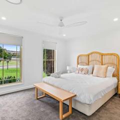 Caves Beach House by Coast Hosting