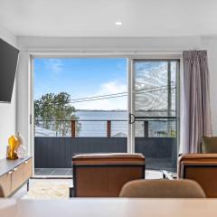 Retro Lake Vista By Coast Hosting