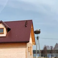 Bociani Zakątek nad jeziorem